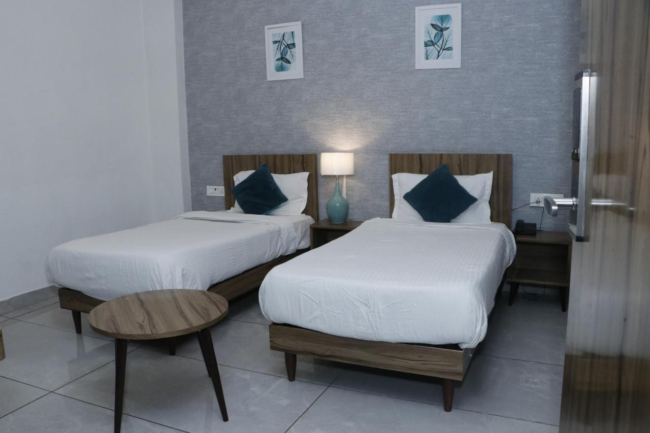 Gallivanto Inn Дели Экстерьер фото