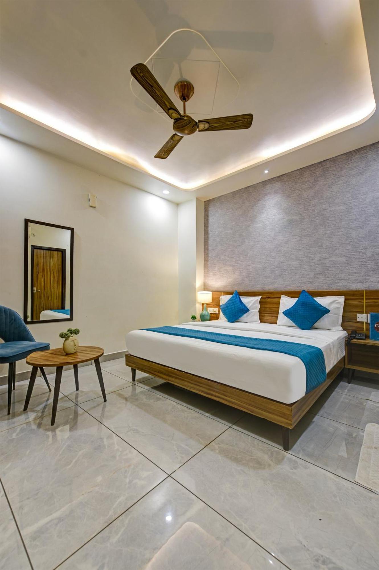 Gallivanto Inn Дели Экстерьер фото