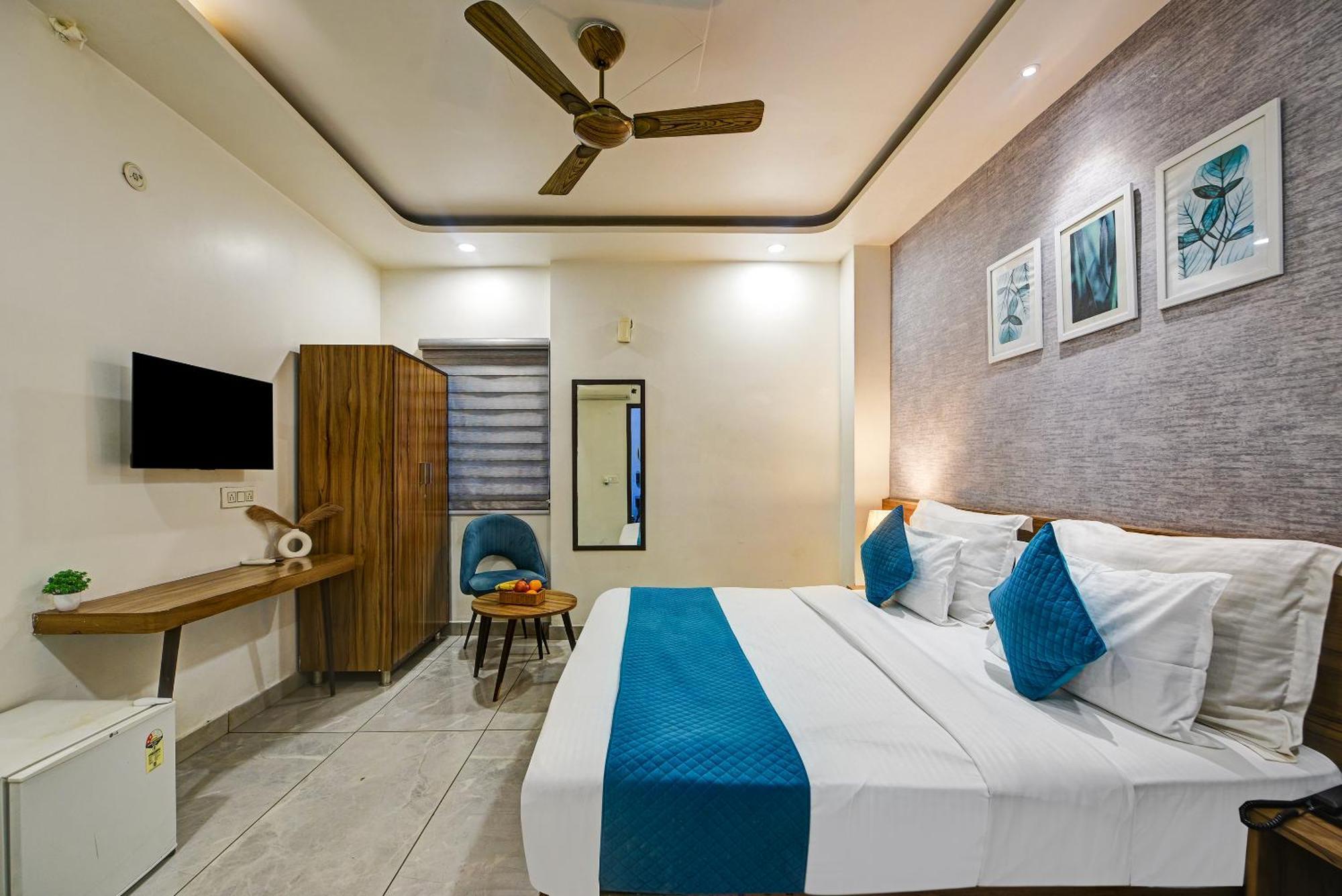 Gallivanto Inn Дели Экстерьер фото